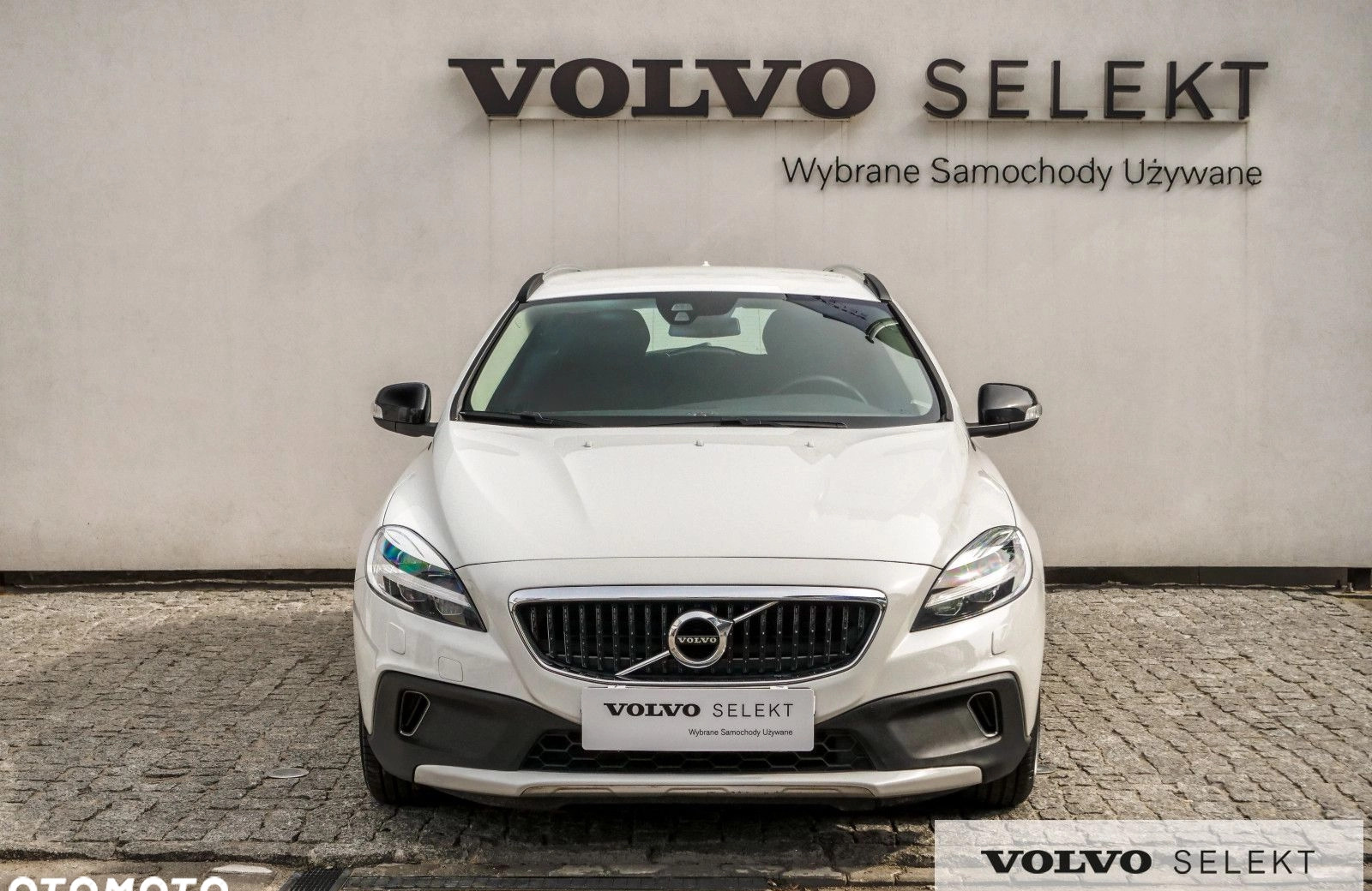 Volvo V40 cena 87900 przebieg: 92080, rok produkcji 2019 z Serock małe 562